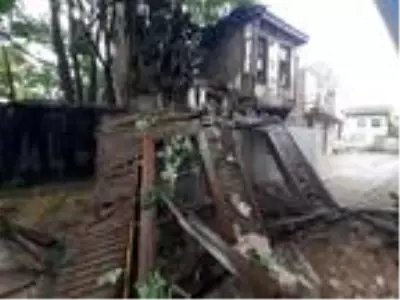 Edirne'de sağanak; ahşap bina çöktü Edirne'de sağanak; ahşap bina çöktü