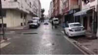 Esenyurt'ta beklenen sağanak dolayısıyla bodrum katındaki bazı iş yerleri boşaltıldı Esenyurt'ta beklenen sağanak dolayısıyla bodrum katındaki bazı iş yerleri boşaltıldı