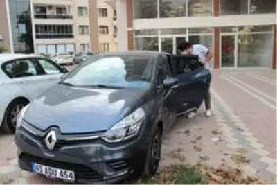 Eşi için aldığı sıfır otomobilde hayatının şokunu yaşadı Eşi için aldığı sıfır otomobilde hayatının şokunu yaşadı