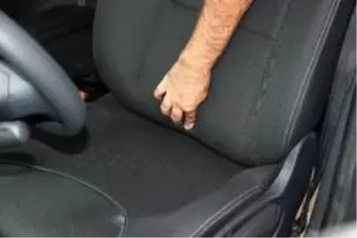 Eşi için aldığı sıfır otomobilde hayatının şokunu yaşadı Eşi için aldığı sıfır otomobilde hayatının şokunu yaşadı