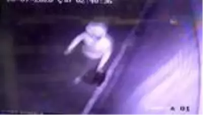 Hırsızlık yaptıkları dükkanda televizyon izlemişler Hırsızlık yaptıkları dükkanda televizyon izlemişler