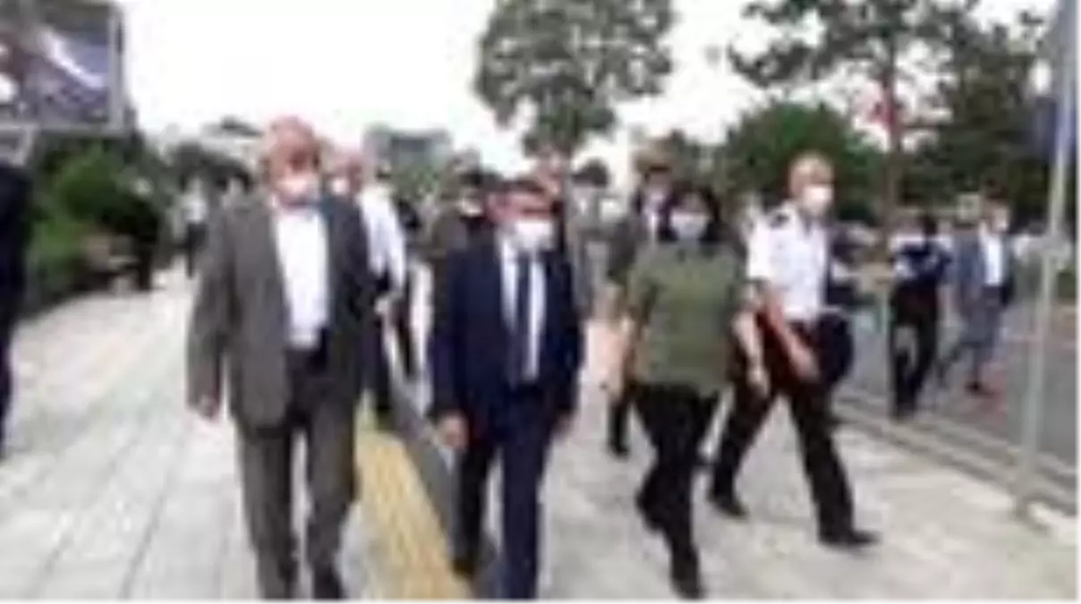 İl merkezinde Covid-19 denetimine çıkan vali uyardı: 'Korona virüsten korunmanın tek yolu maske...