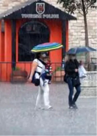 İSTANBUL'DA KISA SÜRELİ SAĞANAK YAĞMUR