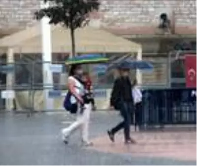 İSTANBUL'DA KISA SÜRELİ SAĞANAK YAĞMUR