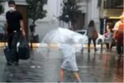 İSTANBUL'DA KISA SÜRELİ SAĞANAK YAĞMUR