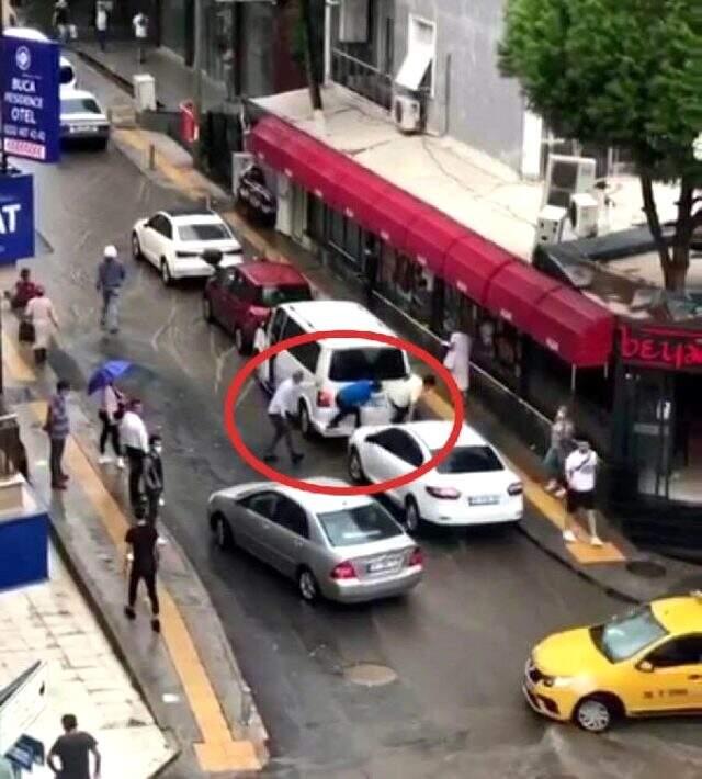 İzmir'de sağanak ve dolu yağışı sonrası ilginç görüntüler oluştu