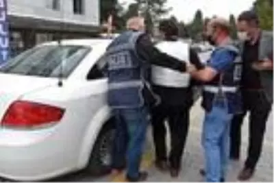 Son dakika! Kayınpederini öldürdüğünü televizyon yayınında itiraf eden damat, adliyeye sevk edildi Son dakika! Kayınpederini öldürdüğünü televizyon yayınında itiraf eden damat, adliyeye sevk edildi