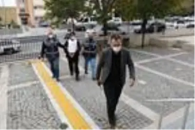 Son dakika! Kayınpederini öldürdüğünü televizyon yayınında itiraf eden damat, adliyeye sevk edildi Son dakika! Kayınpederini öldürdüğünü televizyon yayınında itiraf eden damat, adliyeye sevk edildi