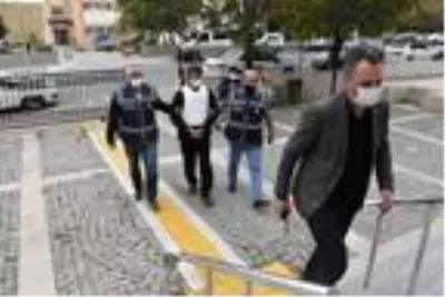 Son dakika! Kayınpederini öldürdüğünü televizyon yayınında itiraf eden damat, adliyeye sevk edildi Son dakika! Kayınpederini öldürdüğünü televizyon yayınında itiraf eden damat, adliyeye sevk edildi