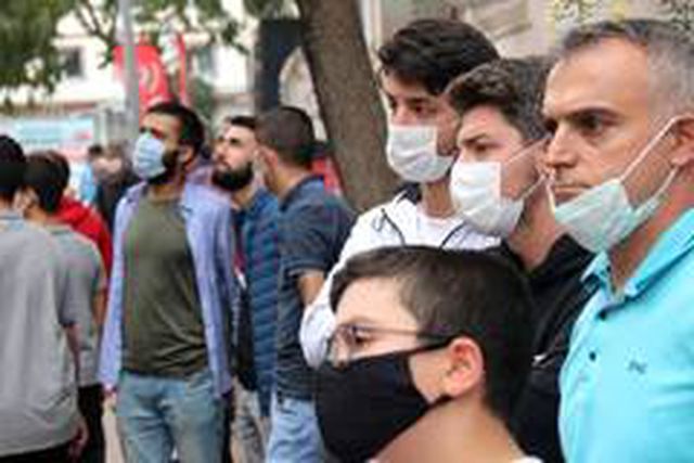 Kocaeli'nde dehşet dolu anlar: Eli bıçaklı bir şahıs, yaşlı kadını kendi evinde rehin aldı