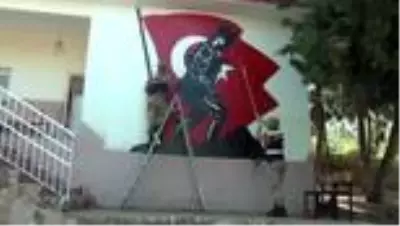 Son dakika haberi! Öğretmenle Mehmetçik el ele verip Esenler İlkokulunu yeniledi Son dakika haberi! Öğretmenle Mehmetçik el ele verip Esenler İlkokulunu yeniledi