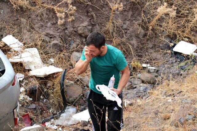 Otomobil 10 metre yükseklikten dere yatağına devrildi: 2 ölü, 3 yaralı