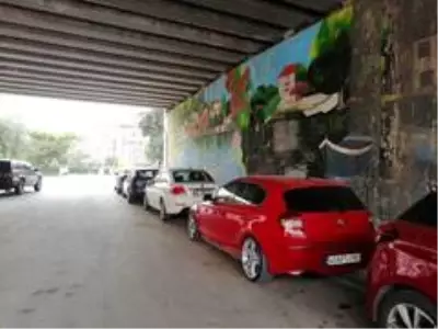 Yoğun yağış uyarısı sonrası sürücüler otoparklara akın etti Yoğun yağış uyarısı sonrası sürücüler otoparklara akın etti