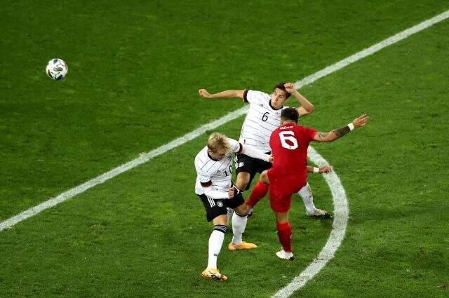 Ozan Tufan'ın Almanya'ya attığı harika golle ilgili sosyal medyada yüzlerce paylaşım yapıldı Ozan Tufan'ın Almanya'ya attığı harika golle ilgili sosyal medyada yüzlerce paylaşım yapıldı
