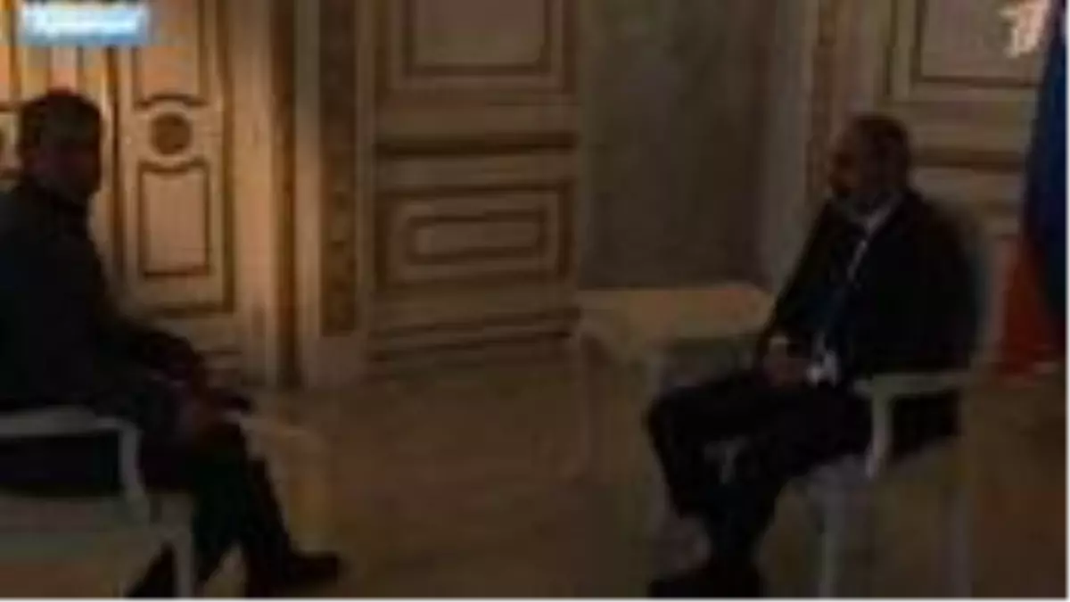 Rus kanalına röportaj veren Paşinyan, Türkiye ve Azerbaycan hakkında atıp tutarken elektrikler kesildi