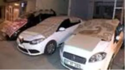 Sancaktepe ve Maltepe'de vatandaşlardan doluya karşı önlem Sancaktepe ve Maltepe'de vatandaşlardan doluya karşı önlem