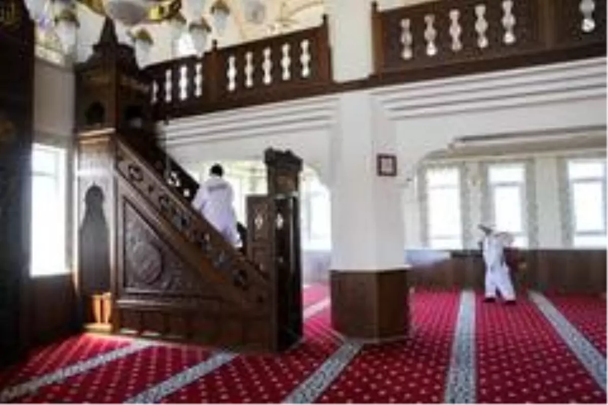 Sincan'ın dört bir köşesinde dezenfekte çalışmaları devam ediyor