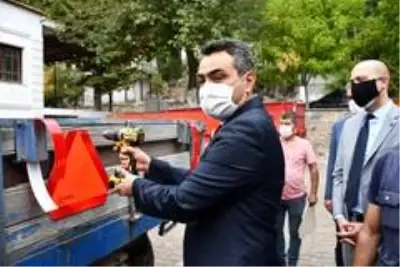 - Söke'de tarım ekipmanı sürücülerine 'Reflektör Tak, Görünür Ol' denildi - Söke'de tarım ekipmanı sürücülerine 'Reflektör Tak, Görünür Ol' denildi
