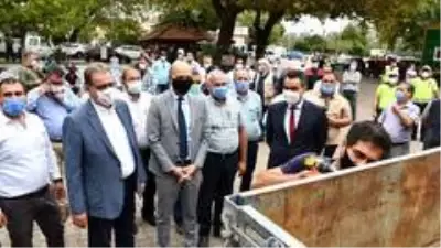 - Söke'de tarım ekipmanı sürücülerine 'Reflektör Tak, Görünür Ol' denildi - Söke'de tarım ekipmanı sürücülerine 'Reflektör Tak, Görünür Ol' denildi