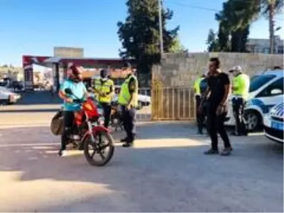 Suriye sınırında tescilsiz ve çalıntı motosikletler toplandı Suriye sınırında tescilsiz ve çalıntı motosikletler toplandı
