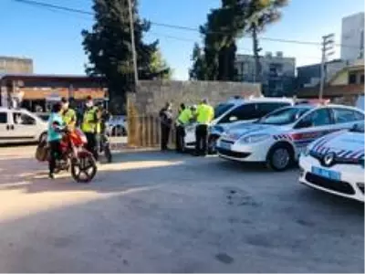 Suriye sınırında tescilsiz ve çalıntı motosikletler toplandı Suriye sınırında tescilsiz ve çalıntı motosikletler toplandı