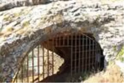 Tarihi mağara defineciler tarafından tahrip edildi Tarihi mağara defineciler tarafından tahrip edildi
