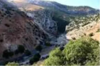Tarihi mağara defineciler tarafından tahrip edildi Tarihi mağara defineciler tarafından tahrip edildi
