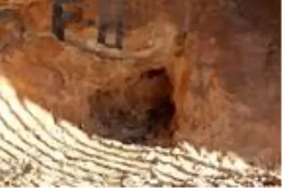 Tarihi mağara defineciler tarafından tahrip edildi Tarihi mağara defineciler tarafından tahrip edildi