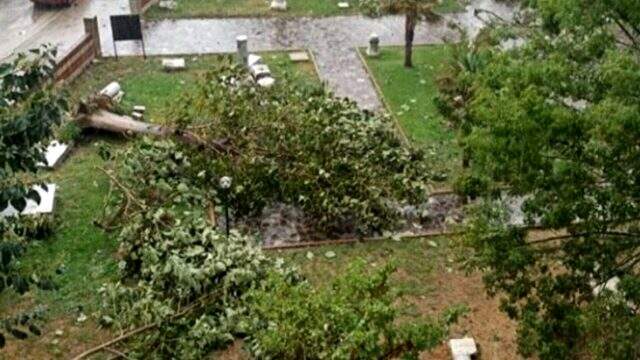 Tekirdağ'da oluşan hortum yerleşim yerlerine zarar verdi
