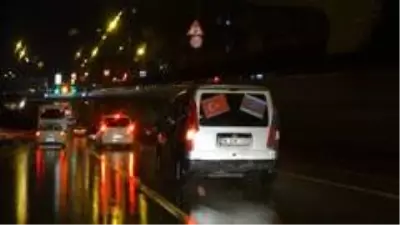 Yağmura aldırış etmeden Azerbaycan'a destek verdiler Yağmura aldırış etmeden Azerbaycan'a destek verdiler