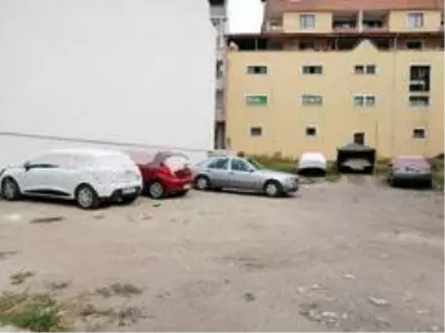 Yoğun yağış uyarısı sonrası sürücüler otoparklara akın etti Yoğun yağış uyarısı sonrası sürücüler otoparklara akın etti