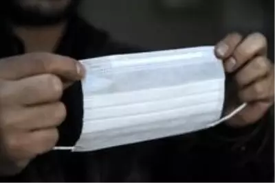 Almanya'da 15 riskli bölgede halka açık yerlerde maske zorunluluğu getirildi Almanya'da 15 riskli bölgede halka açık yerlerde maske zorunluluğu getirildi