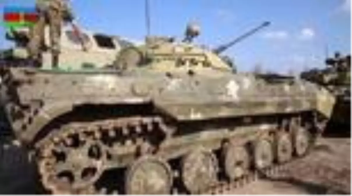 Azerbaycan ordusu, Ermenistan ordusuna ait askeri teçhizatı kendi ordusunun kullandığı renklere...
