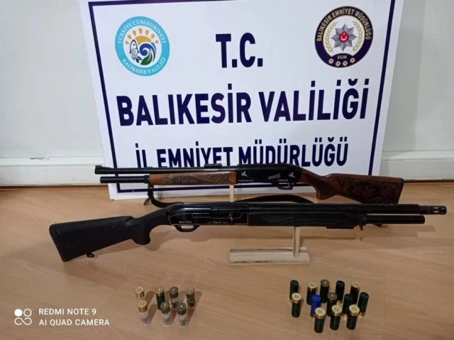 Balıkesir'de polis aranan 57 şahsı yakalarken, 9 silah ele geçirdi