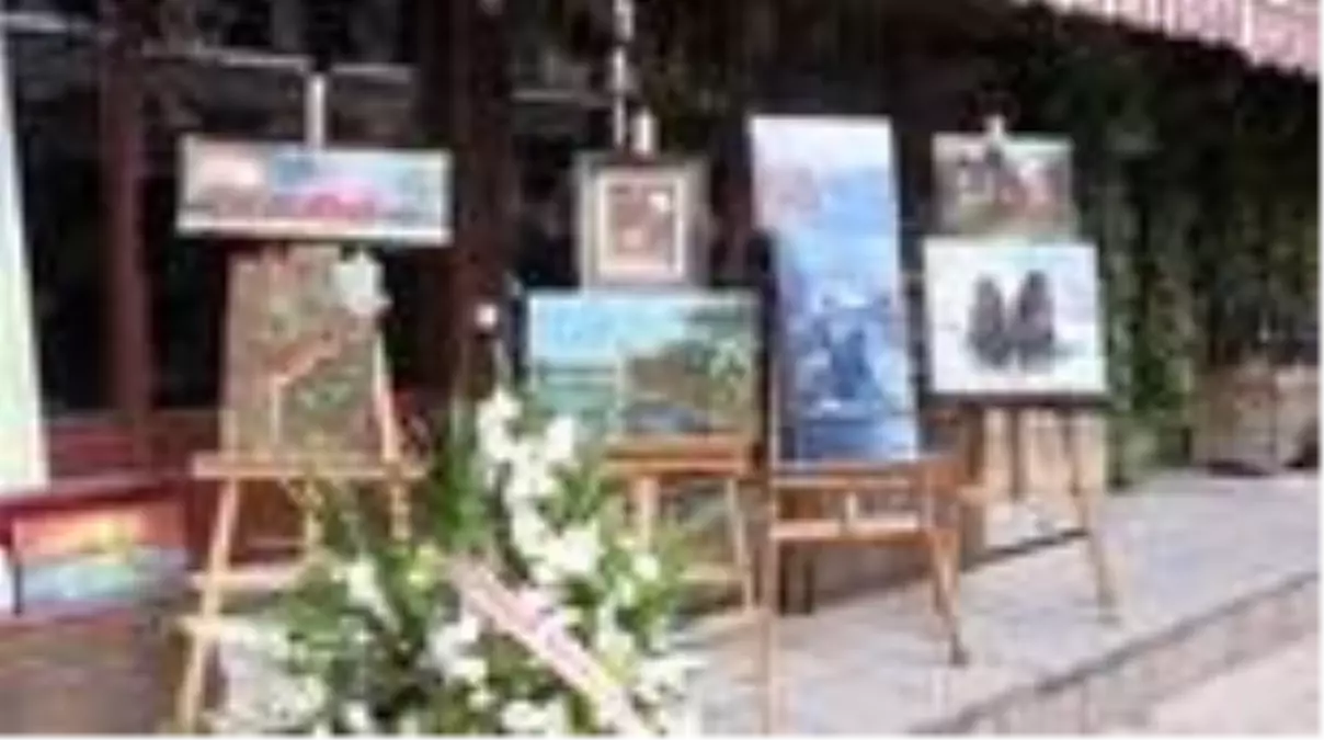 Başkentte 'Tüm Renkleri ile Küçük Hikayeler' sergisi açıldı