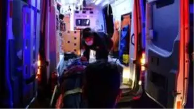 Bursa'da kontrolden çıkan otomobil güvelik kulübesine çarptı: 3 yaralı Bursa'da kontrolden çıkan otomobil güvelik kulübesine çarptı: 3 yaralı