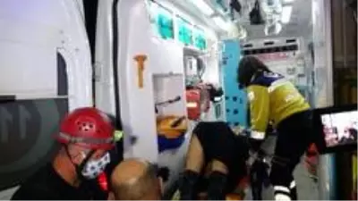 Bursa'da kontrolden çıkan otomobil güvelik kulübesine çarptı: 3 yaralı Bursa'da kontrolden çıkan otomobil güvelik kulübesine çarptı: 3 yaralı