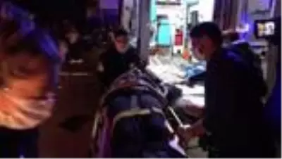Bursa'da kontrolden çıkan otomobil güvelik kulübesine çarptı: 3 yaralı Bursa'da kontrolden çıkan otomobil güvelik kulübesine çarptı: 3 yaralı