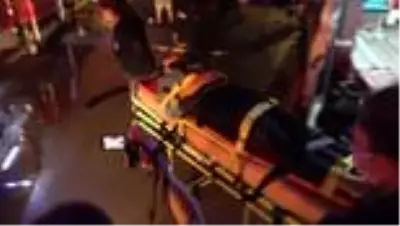 Bursa'da kontrolden çıkan otomobil güvelik kulübesine çarptı: 3 yaralı Bursa'da kontrolden çıkan otomobil güvelik kulübesine çarptı: 3 yaralı