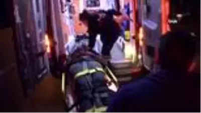 Bursa'da kontrolden çıkan otomobil güvelik kulübesine çarptı: 3 yaralı Bursa'da kontrolden çıkan otomobil güvelik kulübesine çarptı: 3 yaralı