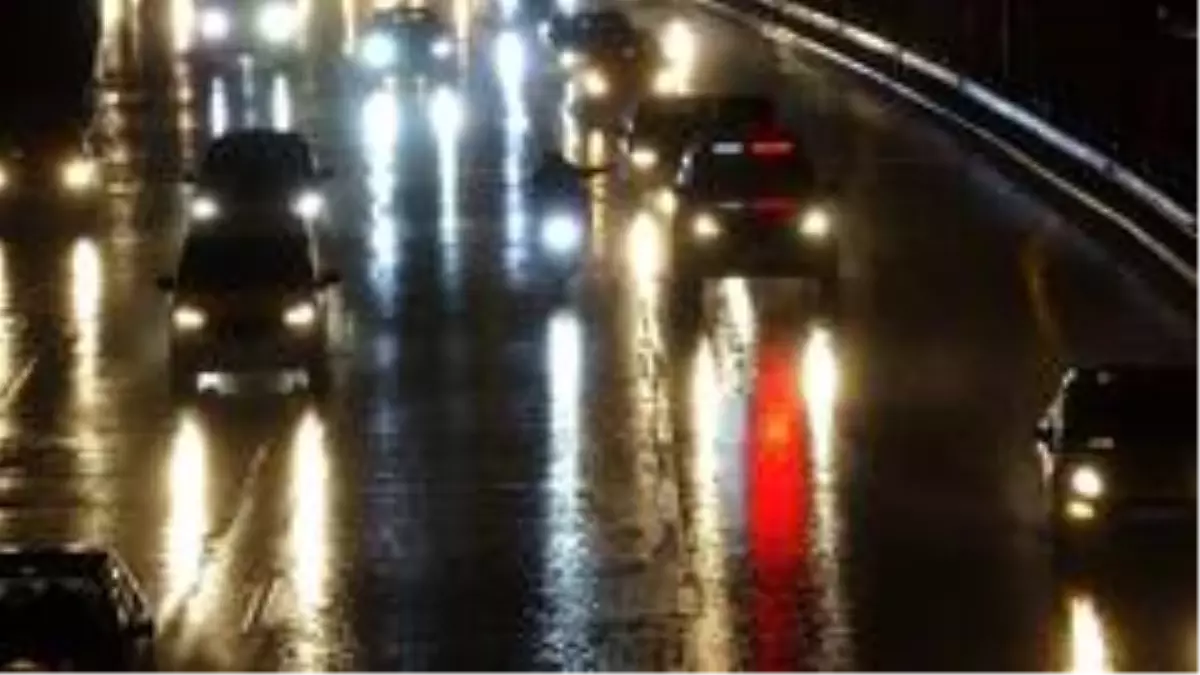 Bursa'da sağanak yağmur hayatı felç etti