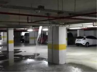 Bursa'da sağanak yağmur hayatı felç etti Bursa'da sağanak yağmur hayatı felç etti