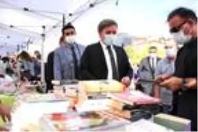 Eğitimci Vali'den kitap okuma alışkanlığını artırmak için 'Kitap Aksaray' projesi Eğitimci Vali'den kitap okuma alışkanlığını artırmak için 'Kitap Aksaray' projesi