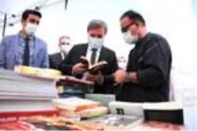 Eğitimci Vali'den kitap okuma alışkanlığını artırmak için 'Kitap Aksaray' projesi Eğitimci Vali'den kitap okuma alışkanlığını artırmak için 'Kitap Aksaray' projesi