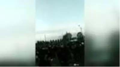 Endonezya'da yeni istihdam yasası halkı sokağa döktü Endonezya'da yeni istihdam yasası halkı sokağa döktü