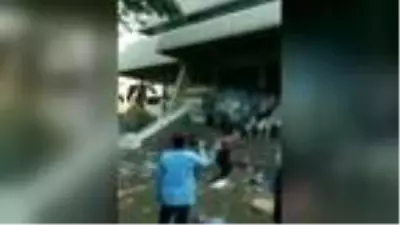 Endonezya'da yeni istihdam yasası halkı sokağa döktü Endonezya'da yeni istihdam yasası halkı sokağa döktü