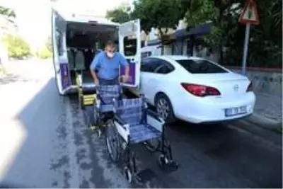 Engelli kardeşler tekerlekli sandalyelerine kavuştu Engelli kardeşler tekerlekli sandalyelerine kavuştu