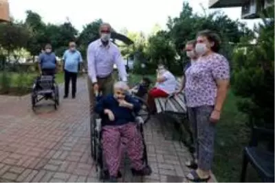 Engelli kardeşler tekerlekli sandalyelerine kavuştu Engelli kardeşler tekerlekli sandalyelerine kavuştu
