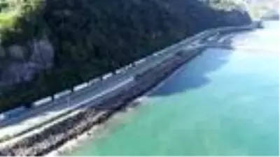 Ermeni köylerinde saldırıya uğrayan Türk tırları Sarp Sınır Kapısı'na yönelince kilometrelerce kuyruk oluştu Ermeni köylerinde saldırıya uğrayan Türk tırları Sarp Sınır Kapısı'na yönelince kilometrelerce kuyruk oluştu