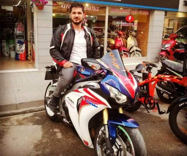 Eskişehir'de trafik polisi motorlu sürücüyü silah çekerek durdurdu